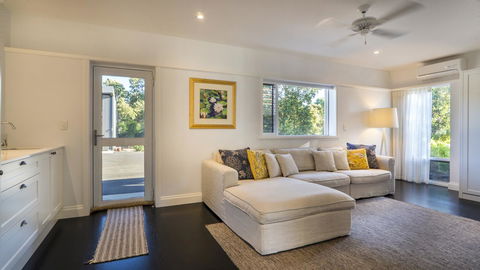The White House At Wallcliffe Farms - e-Seniors 6