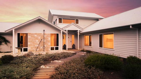 The White House At Wallcliffe Farms - e-Seniors 1