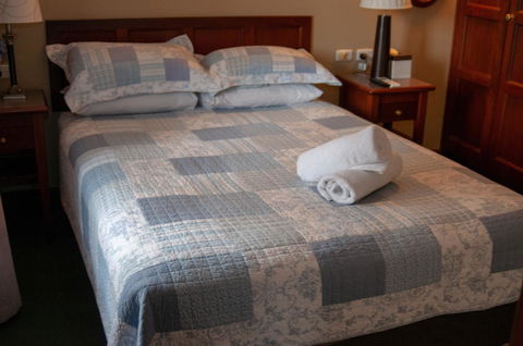 Margaret River Hotel - e-Seniors 25