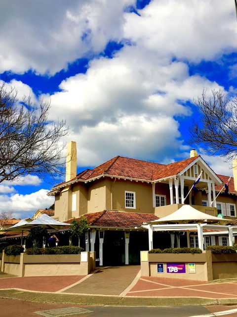 Margaret River Hotel - e-Seniors 1