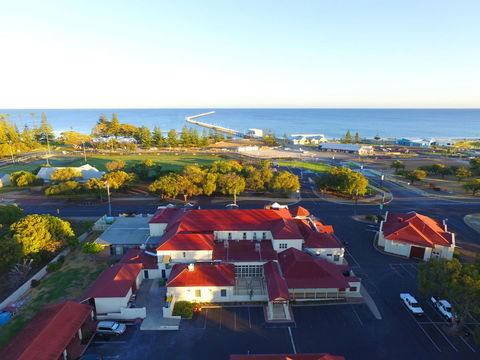 Esplanade Hotel Busselton - e-Seniors 0