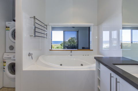 Aquatic Visions Luxury Apartments - e-Seniors 7