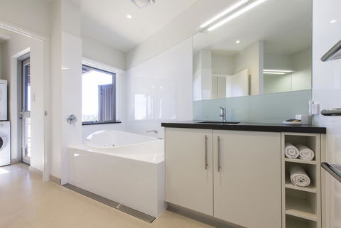 Aquatic Visions Luxury Apartments - e-Seniors 19