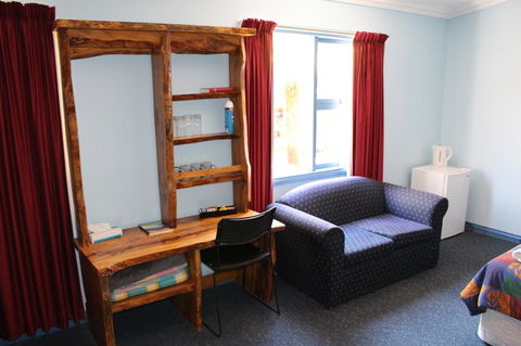 Tullah Lakeside Lodge - e-Seniors 9