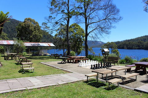 Tullah Lakeside Lodge - e-Seniors 33