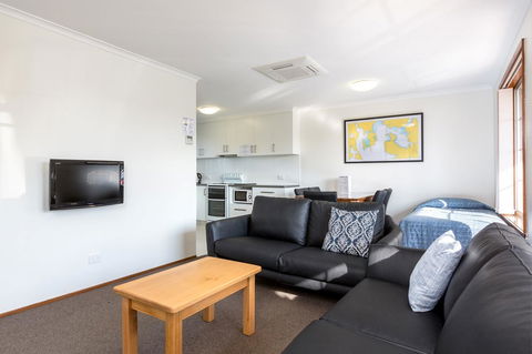 Riverfront Motel & Villas - e-Seniors 1