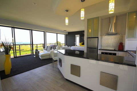 Horizon Deluxe Apartments - e-Seniors 3