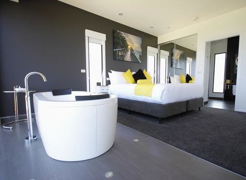 Horizon Deluxe Apartments - e-Seniors 5