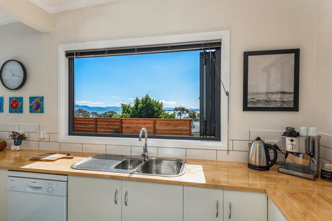 Southern Beaches Holiday House - e-Seniors 0