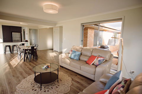The Holiday Home People - e-Seniors 3