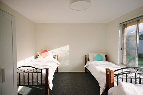The Holiday Home People - e-Seniors 16