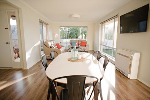 The Holiday Home People - e-Seniors 8