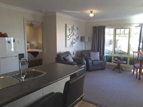 On The Terrace - e-Seniors 36