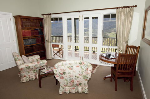 House On The Hill Bed And Breakfast - e-Seniors 35