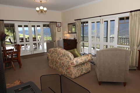 House On The Hill Bed And Breakfast - e-Seniors 42