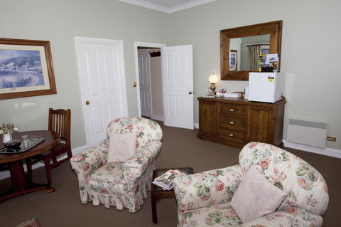 House On The Hill Bed And Breakfast - e-Seniors 37