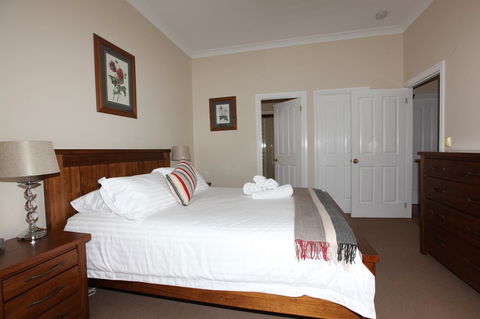 House On The Hill Bed And Breakfast - e-Seniors 34