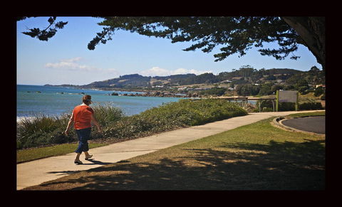 Penguin Beachfront Apartments - e-Seniors 6