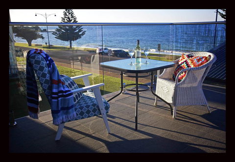 Penguin Beachfront Apartments - e-Seniors 8
