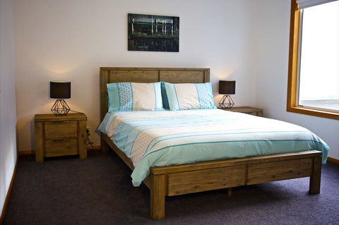 Penguin Beachfront Apartments - e-Seniors 10