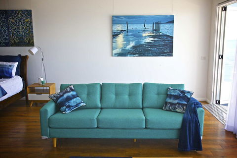 Penguin Beachfront Apartments - e-Seniors 12