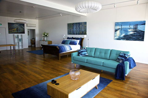 Penguin Beachfront Apartments - e-Seniors 3