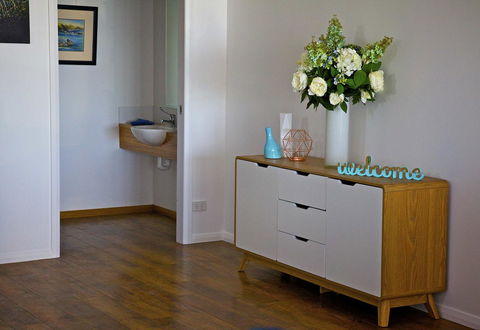 Penguin Beachfront Apartments - e-Seniors 11