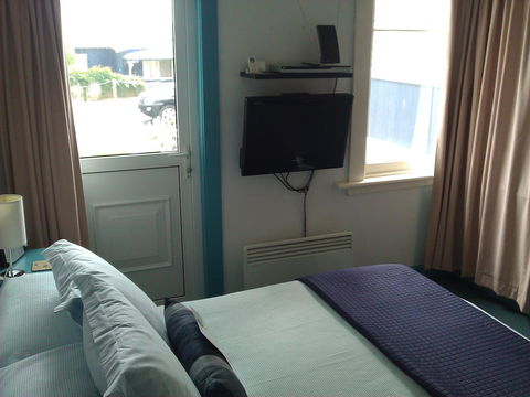 Freycinet Waters - e-Seniors 18