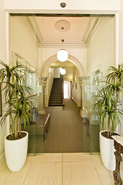 Deloraine Hotel - e-Seniors 18