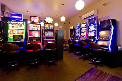 Deloraine Hotel - e-Seniors 17