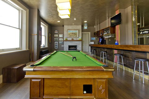 Deloraine Hotel - e-Seniors 16