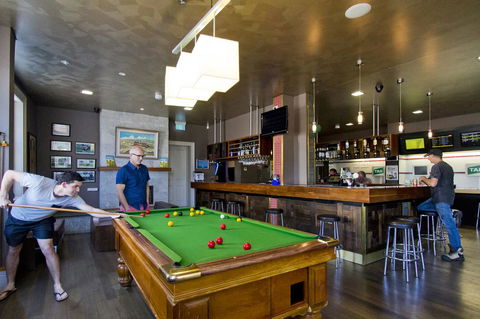 Deloraine Hotel - e-Seniors 11