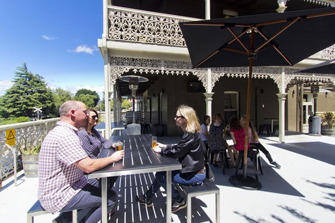 Deloraine Hotel - e-Seniors 9