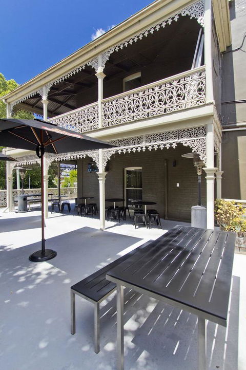 Deloraine Hotel - e-Seniors 27