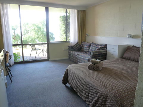 Swansea Motor Inn Tasmania - e-Seniors 21