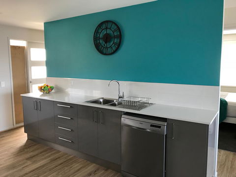 Self Contained Beach View Apartment - e-Seniors 6
