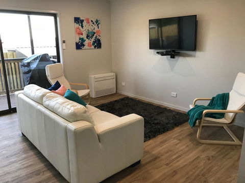 Self Contained Beach View Apartment - e-Seniors 13