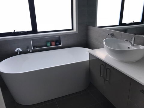 Self Contained Beach View Apartment - e-Seniors 9
