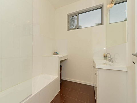 Cloudy Bay Lagoon Estate - e-Seniors 15
