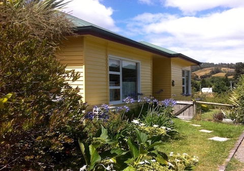 Eden Orchard & Farmstay - e-Seniors 1