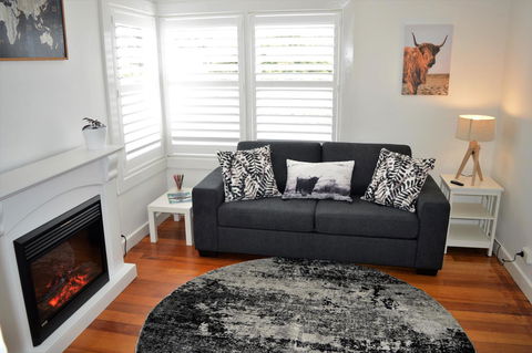 Lyttleton Cottage - e-Seniors 0