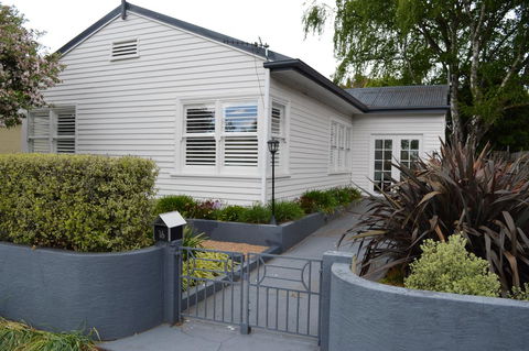 Lyttleton Cottage - e-Seniors 16