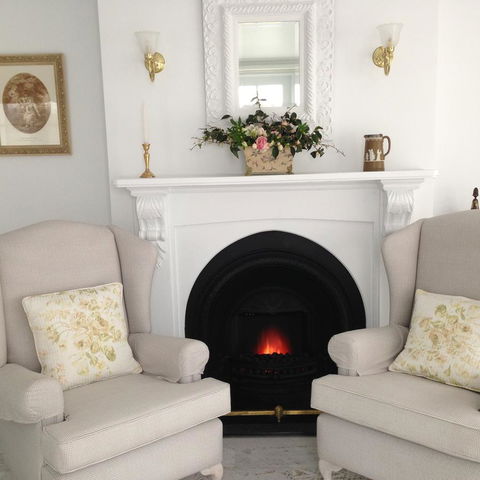 White Dove Cottage Bed And Breakfast - e-Seniors 1