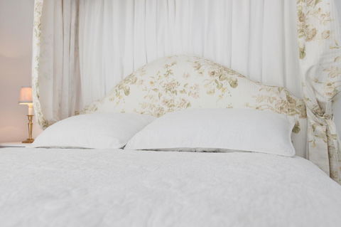 White Dove Cottage Bed And Breakfast - e-Seniors 3