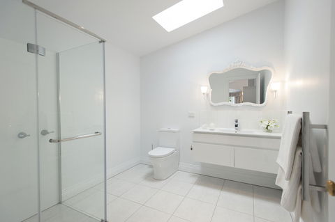 White Dove Cottage Bed And Breakfast - e-Seniors 4