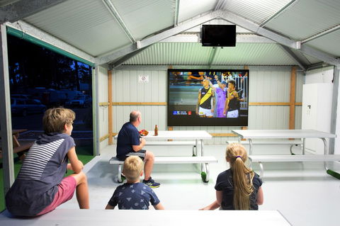 Torquay Holiday Park - e-Seniors 40