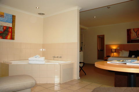 Mercure Hotel Mildura - e-Seniors 24