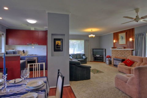 Jacaranda House - e-Seniors 2
