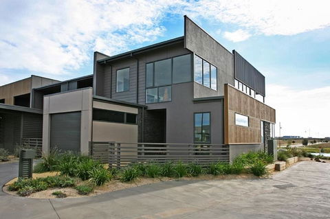 1 Pebble Place - e-Seniors 1