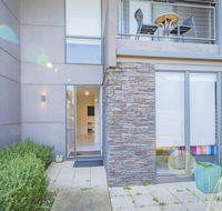 Stylish 3 Bedroom Condo - e-Seniors